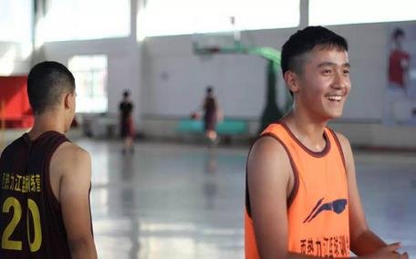 西热力江篮球训练营加盟图片