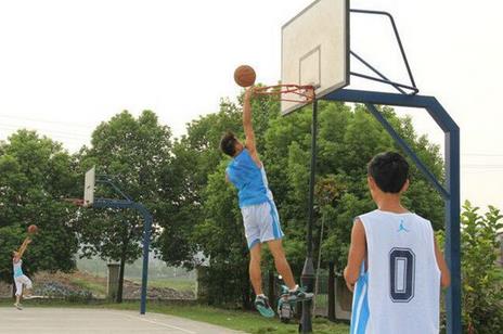 飞跃篮球训练营加盟图片