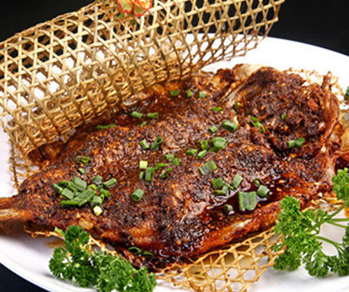 芳沁百味焖锅烤鱼加盟图片