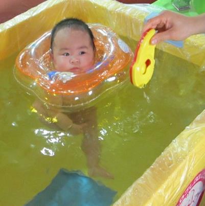 靓宝宝婴幼儿游泳馆加盟图片