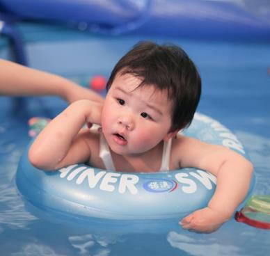 金宝宝婴儿游泳馆加盟图片