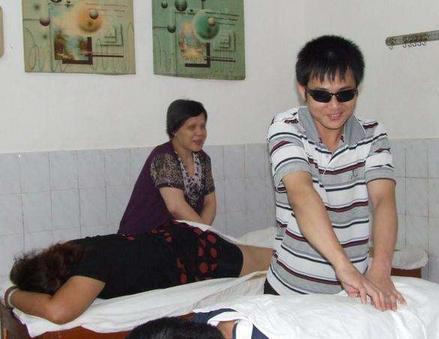  Blind Massage