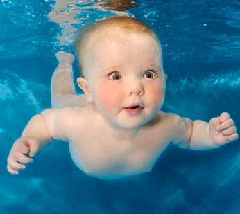 婴幼儿游泳加盟实例图片
