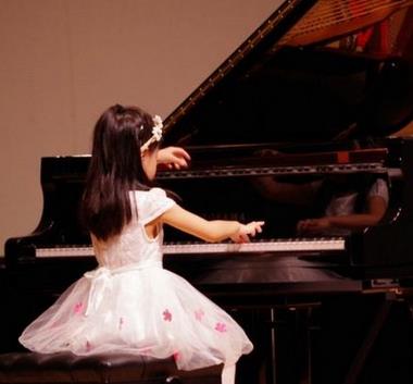 珠江钢琴加盟图片