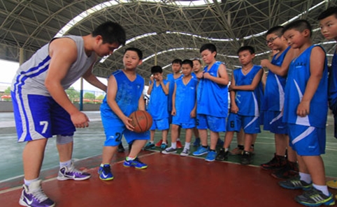 篮球训练营多少钱