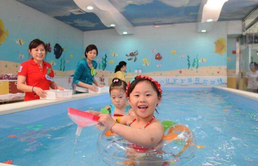 开一个婴儿游泳馆多少钱