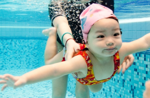 婴幼儿游泳
