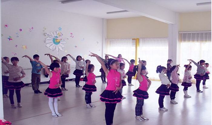莫舞舞蹈培训加盟