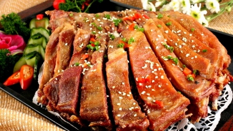 新疆特色美食——烤羊排