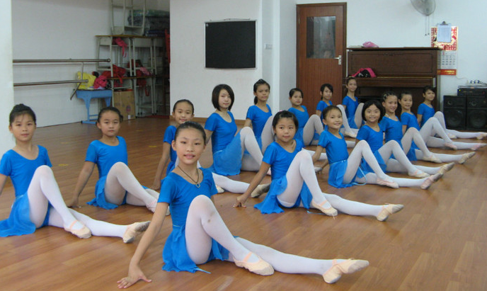 阎龄舞蹈艺术培训加盟