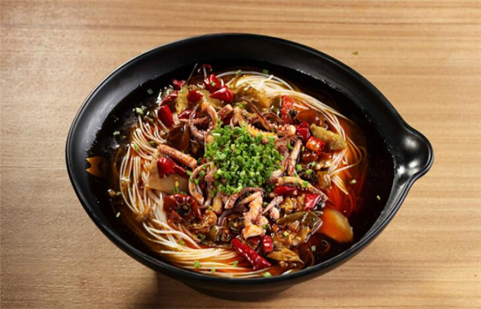 红汤烩酸菜米线加盟