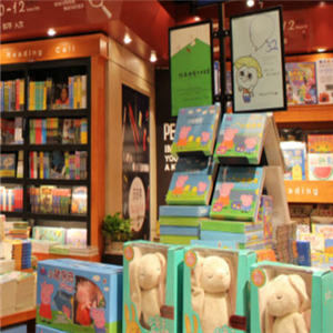 小逗号儿童书店加盟案例图片
