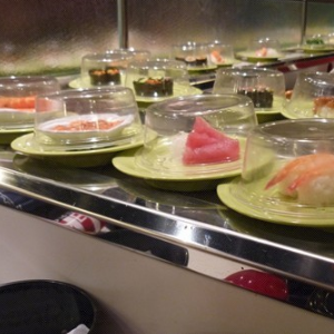 鲜品萃mini回转寿司加盟图片