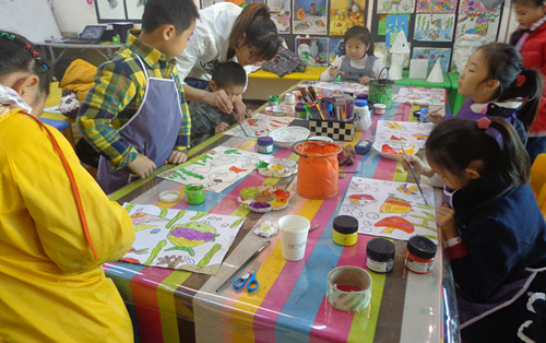 蓝多奇国际少儿美术教育