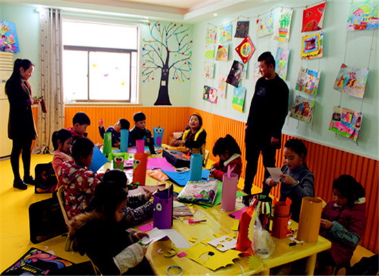 缤纷鸟美术培训课堂