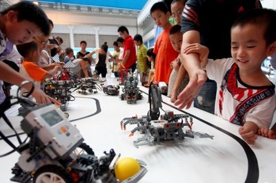 机器人教育可开发儿童智力