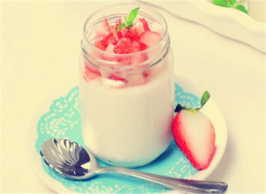 草莓手工酸奶