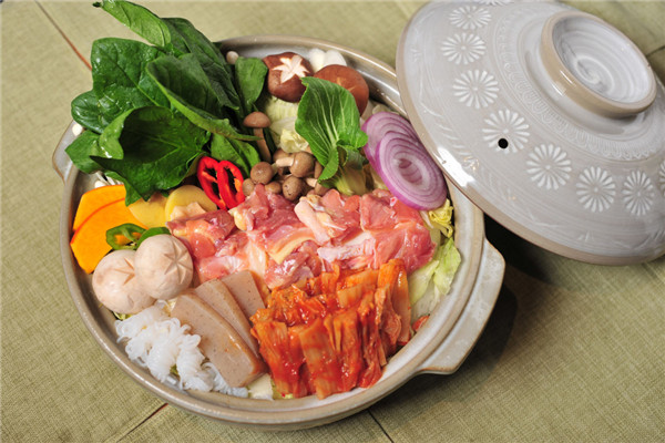 川香红牛杂火锅，菜品种类丰富