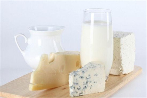 优优鲜奶吧产品中，含有丰富的营养成分