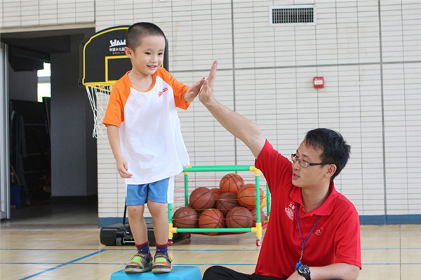 张卫平篮球训练营，专注于青少年体育培训
