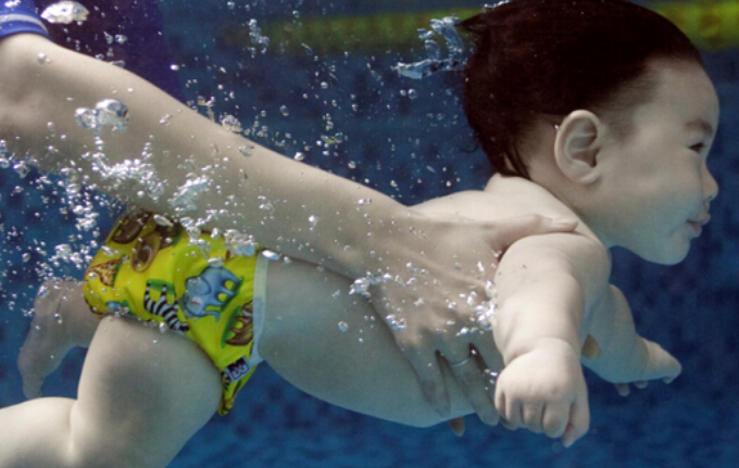 宝迪蓝国际婴儿游泳加盟