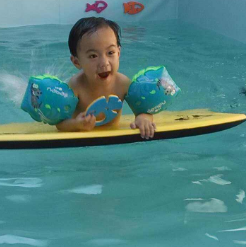 三瑟海婴儿游泳水育早教加盟图片