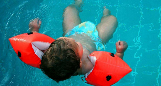爱玩爱游婴儿游泳亲子中心加盟