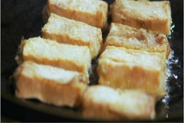 毛豆腐烹饪过程展示