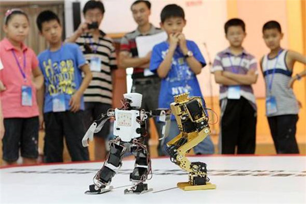 少儿机器人比赛场景一览