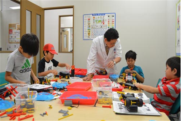 日本修曼机器人教育课堂展示