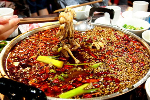 捞的乐火锅可搭配多种食材食用