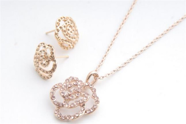 俏佳人花样年华饰品加盟