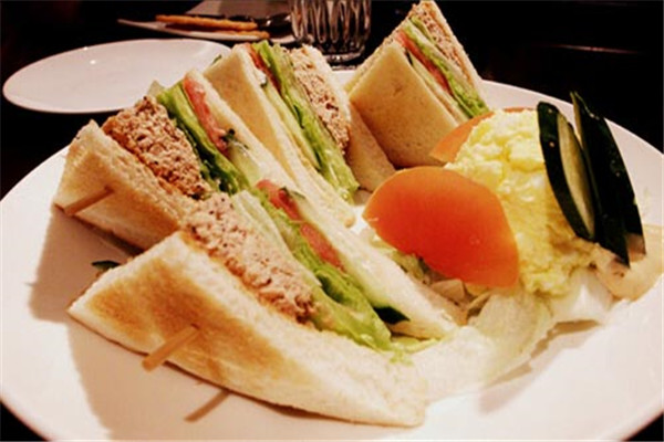 西式简餐店招牌食物——三明治展示