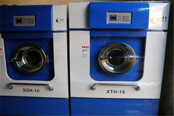 不同型号的干洗设备展示