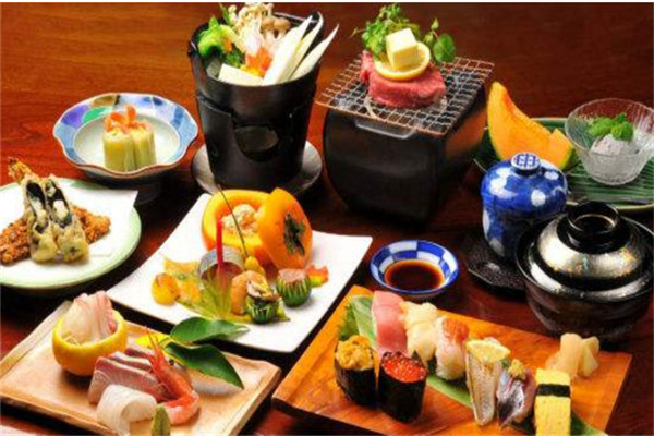 日式料理餐品造型精致