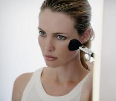 泓颜化妆品店面效果图