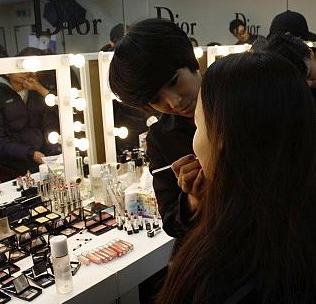 欧蔓尼美容化妆加盟图片