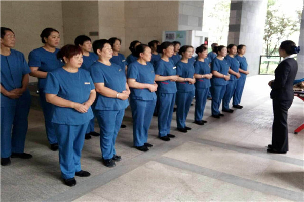 庄臣国际保洁公司的员工，正在开早会