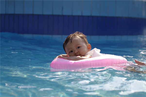 青青宝贝婴儿游泳馆在业内赫赫有名