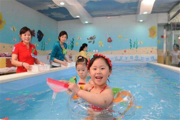 小型婴儿游泳馆服务项目展示