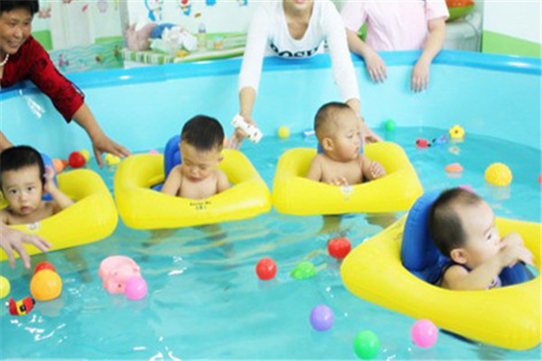 婴儿游泳馆服务项目展示
