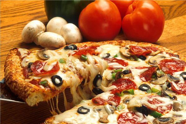 披萨是畅销市场多年的美食