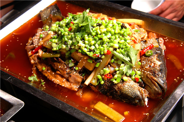 铁锅炖鱼口感鲜美