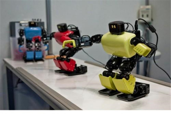机器人教育贴合青少年成长需求