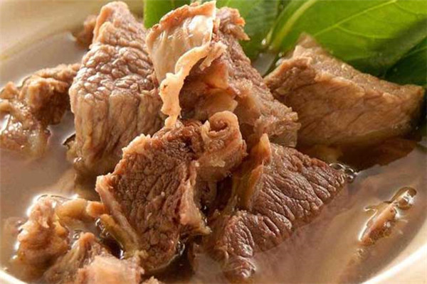 沈氏牛肉汤选用新鲜食材为原料，制作牛肉汤