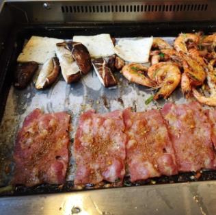 包黑炭海鲜牛排自助烤肉加盟图片