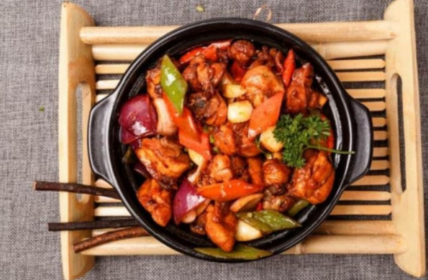 瓦香鸡米饭