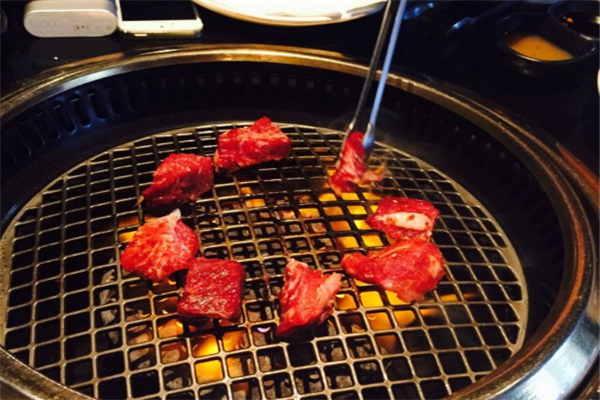 老熟人烤肉城加盟