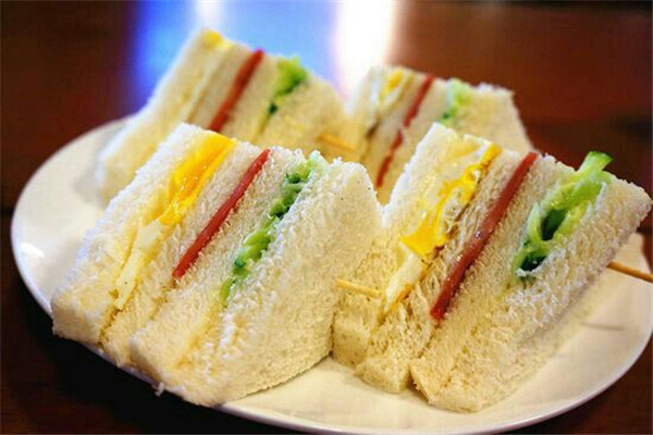 三明治是常见的西餐食品