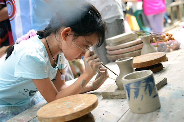 陶艺制作可培养青少年的动手能力